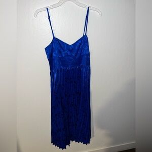 Lulus Chic Sensibility Satin Jacquard Pleated Midi Dress
Colbalt Blue Size M